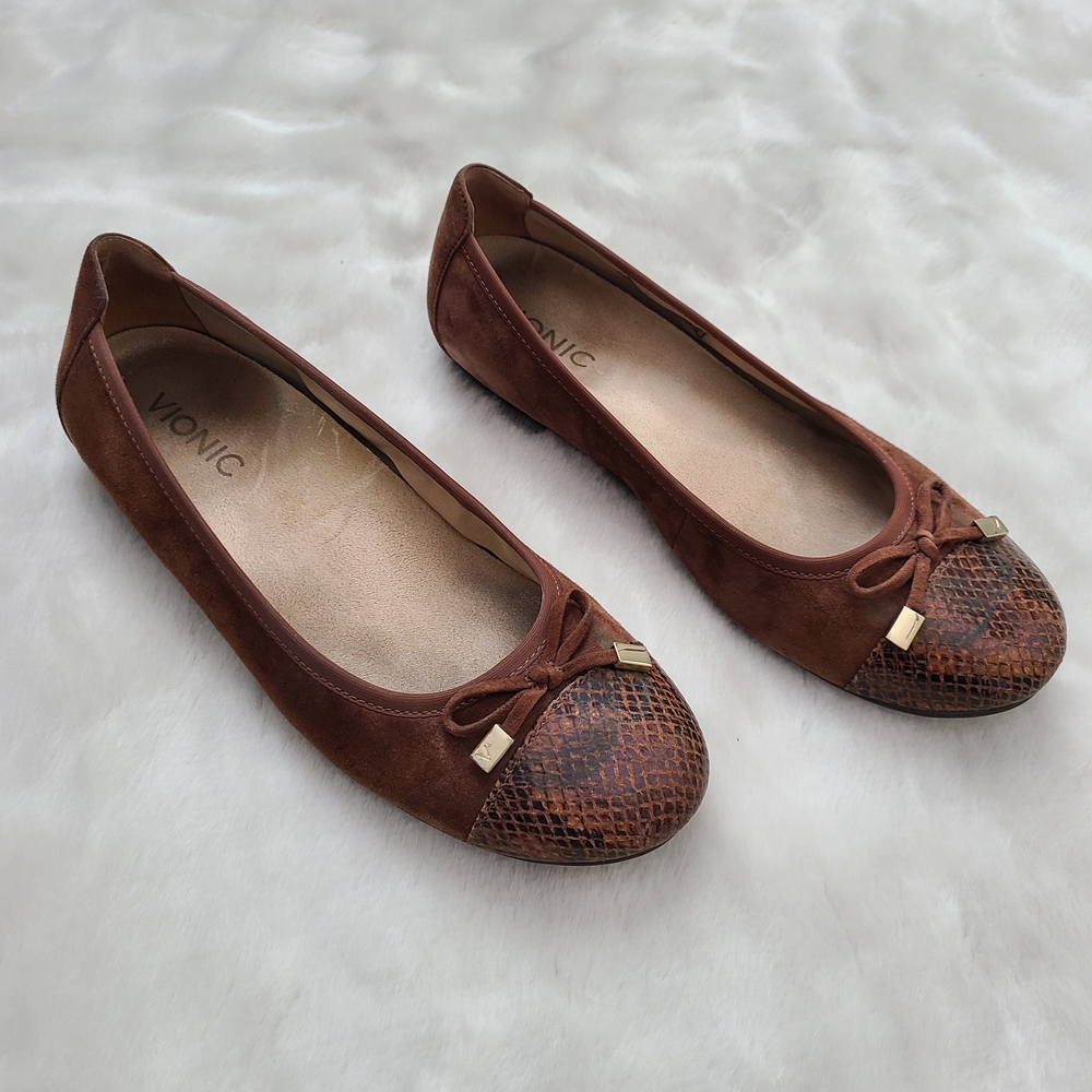 Vionic Women's Brown Snakeskin Toe Flats